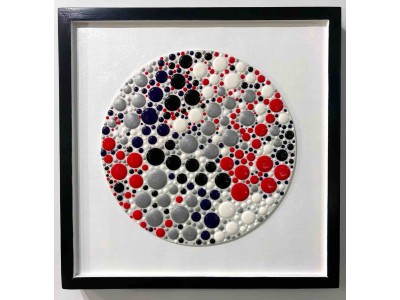 Round in black red and grey